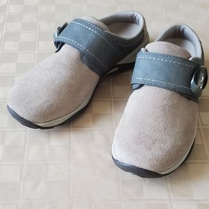 Boy's Tan Slip-on size 5- sold
